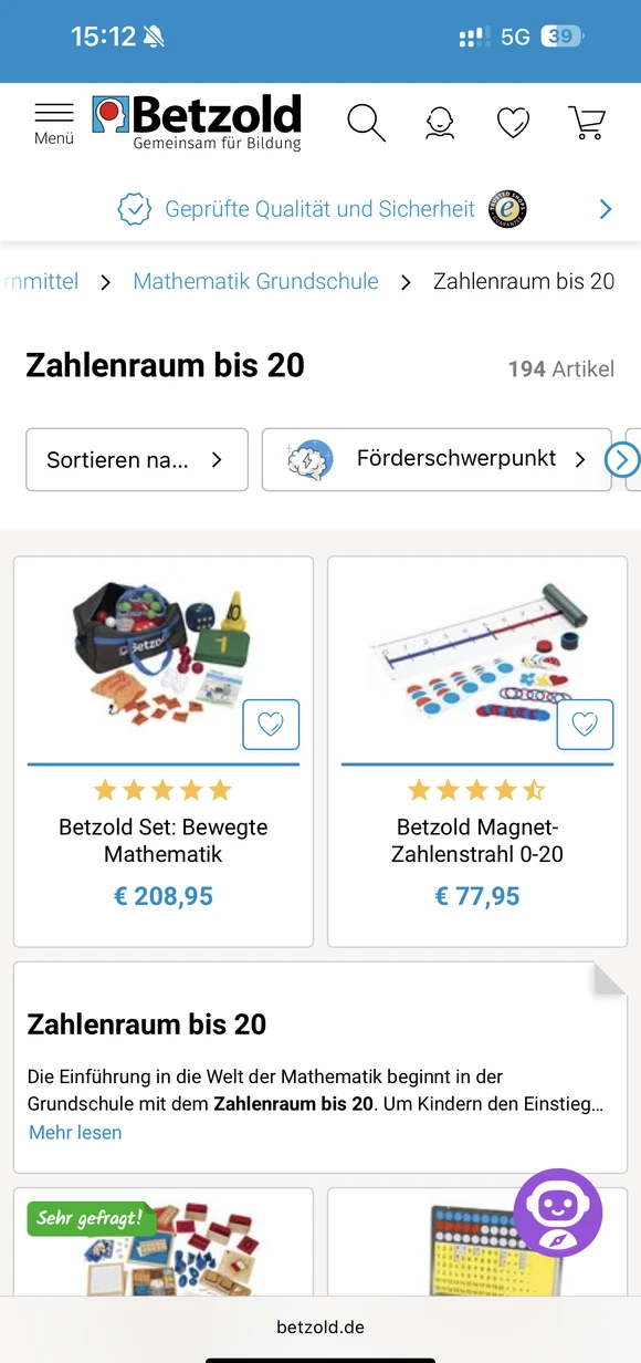 Mobilny interfejs e-commerce Betzold prezentujący listę produktów z materiałami dydaktycznymi do matematyki dla szkoły podstawowej, w tym zestawy „Zahlenraum bis 20” i magnetyczne osie liczbowe