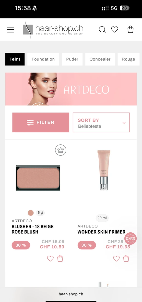 Mobilny interfejs e-commerce haar-shop.ch prezentujący listę produktów kosmetycznych ARTDECO, w tym „BLUSHER - 18 BEIGE ROSE BLUSH” i „WONDER SKIN PRIMER” wraz z cenami promocyjnymi i filtrami kategorii, takimi jak „Teint” i „Foundation”