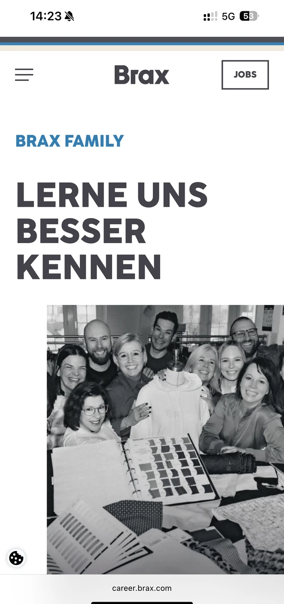 Mobilny interfejs Brax prezentujący stronę kariery „BRAX FAMILY” ze zdjęciem grupowym zespołu