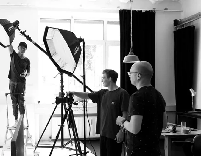 Czarno-biała sesja zdjęciowa w studio