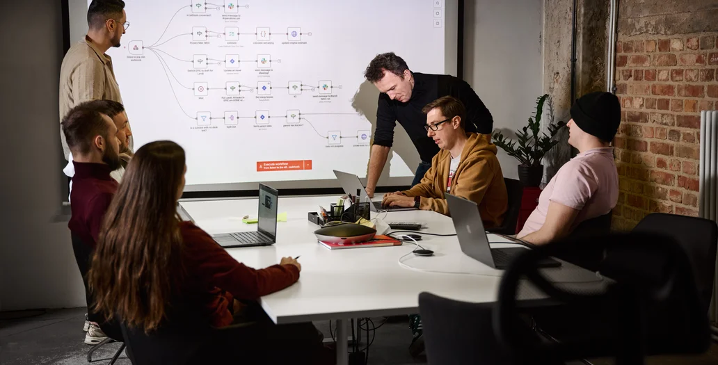 Wewnętrzne warsztaty zespołowe i wymiana wiedzy