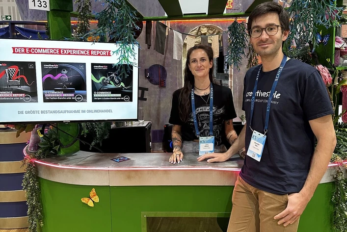 creativestyle prezentuje raport Customer Experience na stoisku targowym